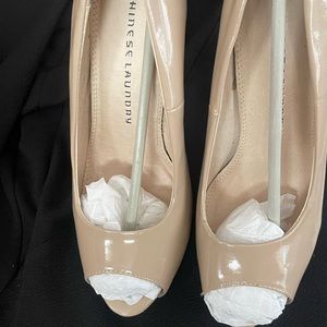 Chinese Laundry Womens Fia Patent Slip-On Pumps.